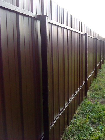 Забор из профнастила с двухсторонним покрытием