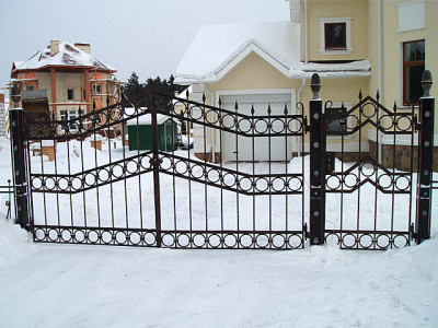 Кованые ворота с обжимкой